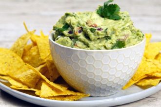 Homemade γουακαμόλε για τους λάτρεις του αβοκάντο!