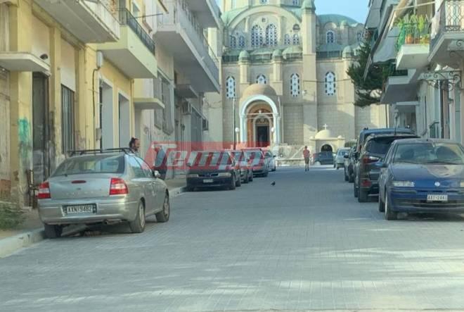 Άνω Πόλη: Ακόμη δεν πεζοδρομήθηκε και... στάθμευσαν τα οχήματά τους