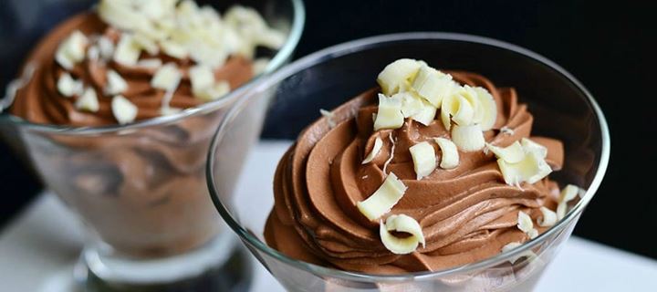 Λαχταριστή μους σοκολάτα με πραλίνα φουντουκιού