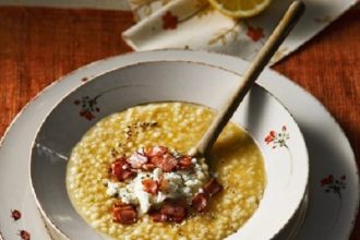 Τραχανάς σούπα με φέτα και μπέικον