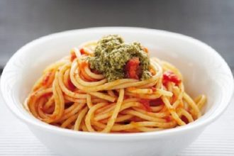 Δίχρωμη μακαρονάδα