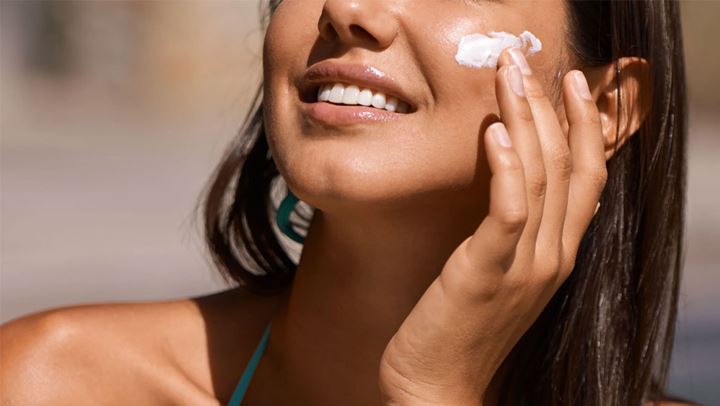 Τελικά τα σκουρόχρωμα δέρματα χρειάζονται αντηλιακό;