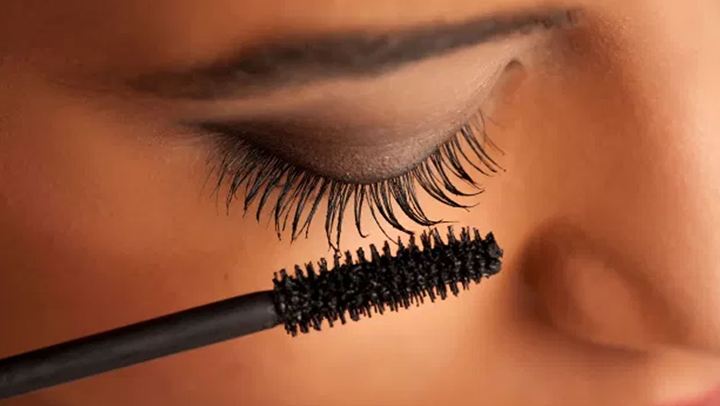 Τα πιο συχνά λάθη που κάνουμε με τη mascara