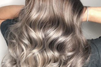 #SmokyBlonde είναι η νέα τάση στο ξανθό χρώμα και έχουμε τις λεπτομέρειες