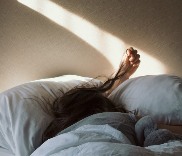 Πρέπει να χτενίζεσαι πριν κοιμηθείς ή όχι; Μάθαμε και σου λέμε