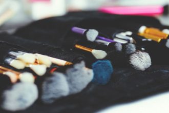 Πώς θα καθαρίσεις τα πινέλα του μακιγιάζ