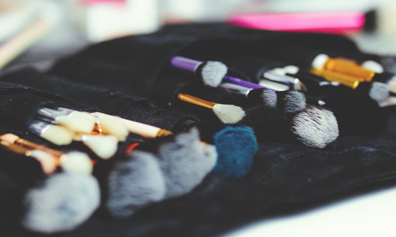 Πώς θα καθαρίσεις τα πινέλα του μακιγιάζ