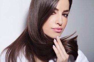 Πώς να κρύψεις το double chin με τη βοήθεια του μακιγιάζ