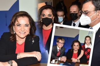 Ντόρα Μπακογιάννη: Μαζί με τα εγγόνια της στην παρουσίαση του βιβλίου με τις συνταγές της μητέρας της