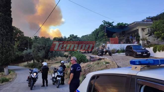 Πάτρα: Βελτιωμένη η εικόνα της φωτιάς στην Καλλιθέα - Μεγάλη η έκταση της πυρκαγιάς