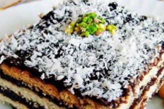 Μπισκοτογλυκό με πουτίγκα σοκολάτας