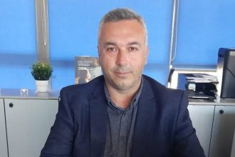 Φίλιππος Οικονόμου: Σκουπιδότοπος έχει καταντήσει το διαμέρισμα του Σαραβαλίου