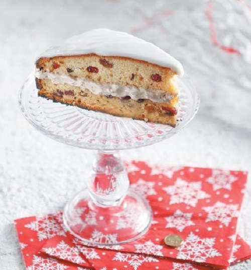 Βασιλόπιτα κέικ με αποξηραμένα φρούτα και κρέμα κάστανου