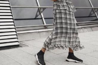 Οι πιο κομψοί τρόποι να φορέσεις τα sock booties στο καθημερνό σου στιλ