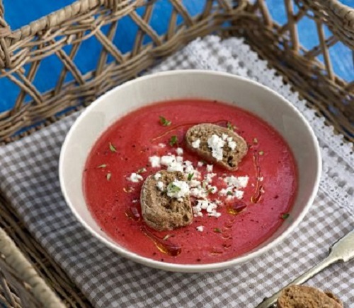 Φρέσκια κρέμα ντομάτας με κρίθινα παξιμάδια και φέτα