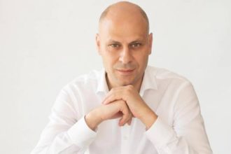 Μόνοι ενώπιον του Μόνου!