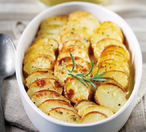 Ανοιξιάτικες πατάτες με δενδρολίβανο