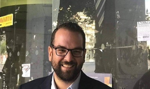 Νεκτάριος Φαρμάκης με φόντο... Κατσιφάρα! Η φωτογραφία που συζητήθηκε