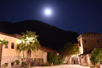 Πανσέληνος στην Achaia Clauss