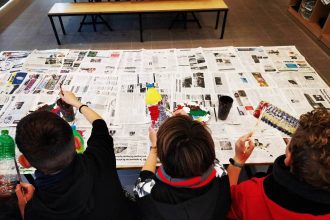 Οι μικροί Πατρινοί στολίζουν το άνθινο άρμα τους με λουλούδια από ανακυκλώσιμα υλικά - ΦΩΤΟ