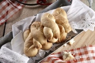 Νηστίσιμα κουλουράκια πορτοκαλιού με σουσάμι