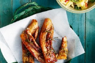 Πανσέτες μαριναρισμένες σε μπίρα με πικάντικη πατατοσαλάτα