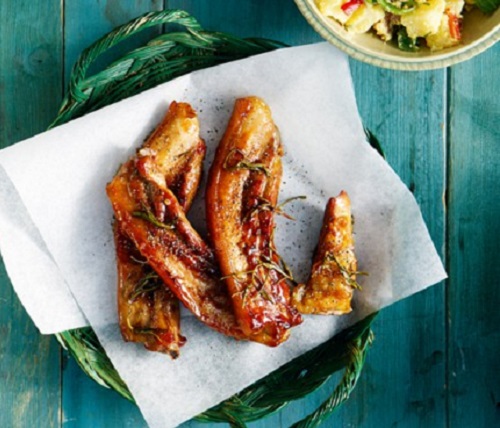 Πανσέτες μαριναρισμένες σε μπίρα με πικάντικη πατατοσαλάτα