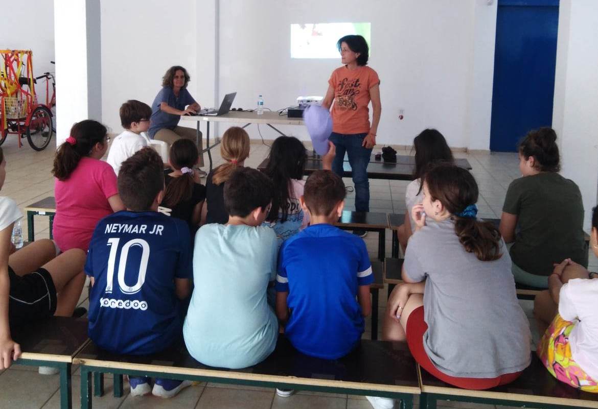 Τα παιδιά μαθαίνουν για τα ζώα στις Παιδικές Κατασκηνώσεις του Δήμου Πατρέων