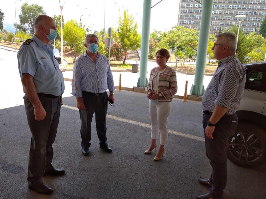 Η Χριστίνα Αλεξοπούλου επισκέφθηκε τους τραυματίες Αχαιούς αστυνομικούς