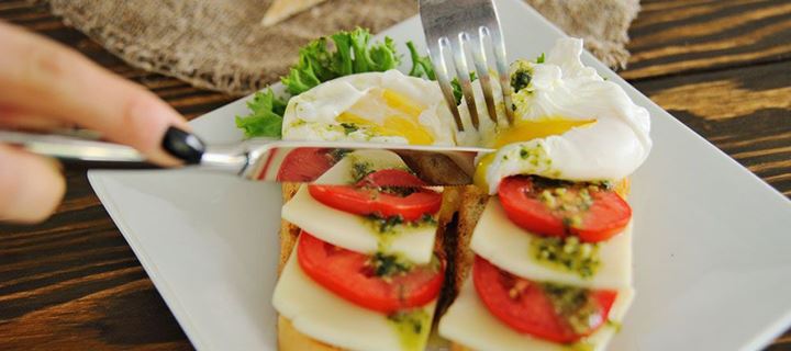 Μπριός με μανιτάρια και αβγά ποσέ