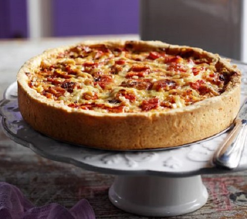 Τάρτα με ψητή κόκκινη πιπεριά, κατίκι Δομοκού και γραβιέρα Δωδώνης