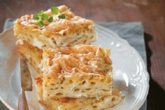 Μακαρονόπιτα με καπνιστό τυρί Μετσοβόνε