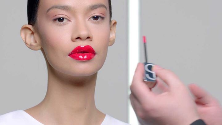 Τα vinyl lips είναι το νέο beauty trend του 2020