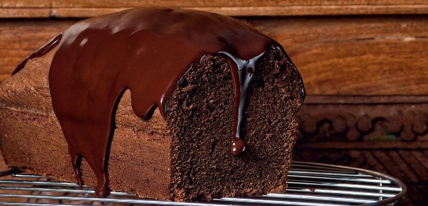 Σοκολατένιο κέικ με γλάσο σοκολάτας