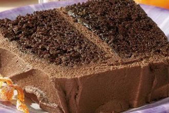 Κέικ με πραλίνα φουντουκιού