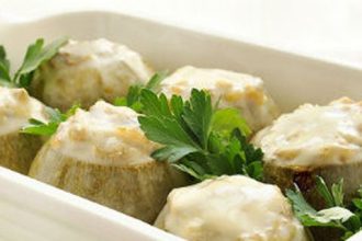 Κολοκυθάκια γεμιστά με κιμά και μπεσαμέλ