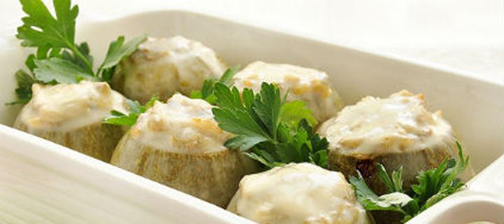 Κολοκυθάκια γεμιστά με κιμά και μπεσαμέλ