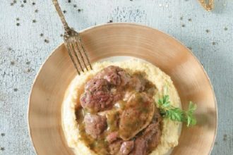 Οσομπούκο με μαυροδάφνη και αρωματική πολέντα