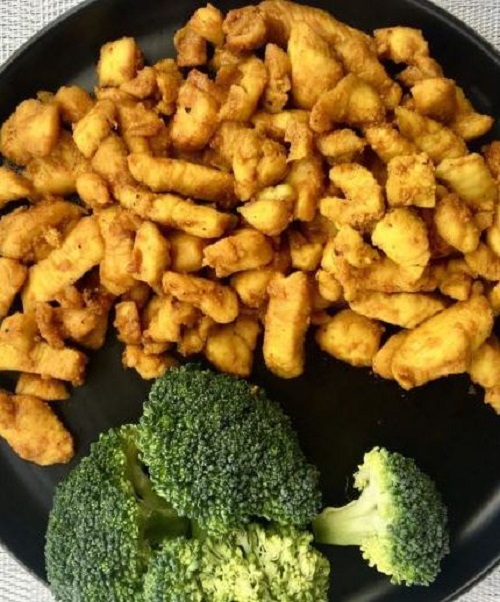 Μπουκίτσες κοτόπουλου με σάλτσα μελιού και κουρκουμά