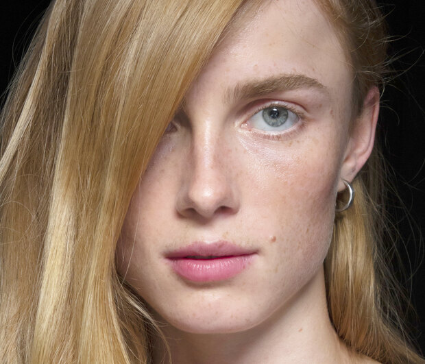 3 #nomakeup tips για να κάνεις το δέρμα σου να μοιάζει σα να μη φοράς τίποτα