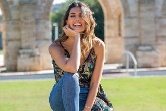 H Σταματίνα Τσιμτσιλή και το τρικ της για να φαίνονται τα πόδια πιο ψηλά