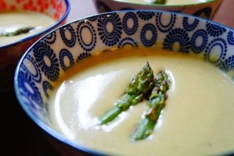 Βελουτέ σούπα από σπαράγγια