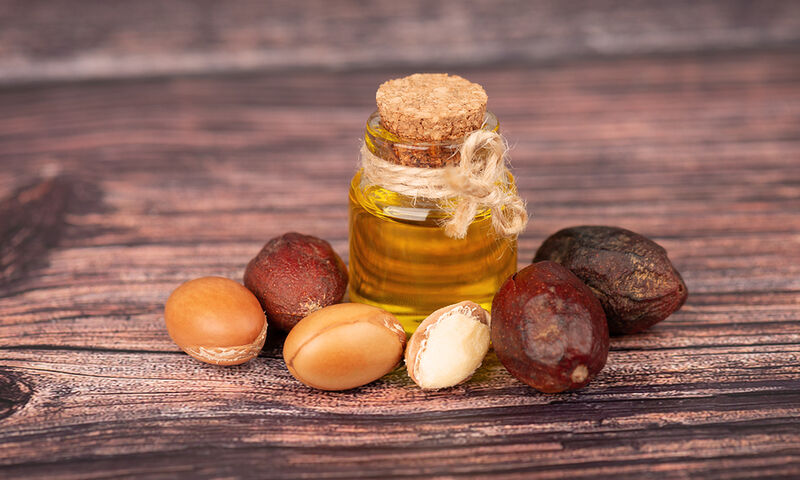 Έλαιο αργκάν: Τα μοναδικά οφέλη του για τα μαλλιά, το δέρμα, τα νύχια