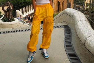 Πώς να φορέσεις τα αθλητικά μποτάκια χωρίς να δείχνουν παιδικά