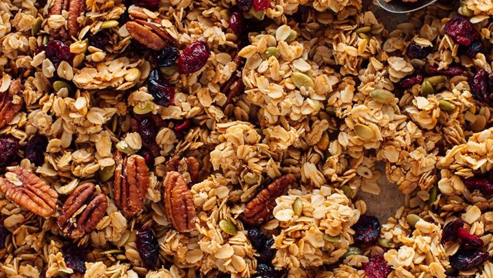 Σπιτική granola για ένα πλούσιο πρωινό