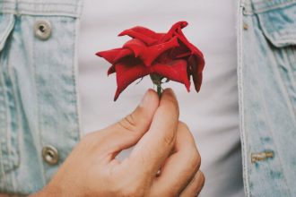 Single και εκτός εαυτού; Σου έχω 3 ιδανικούς τρόπους για να περάσεις την Ημέρα του Αγίου Βαλεντίνου