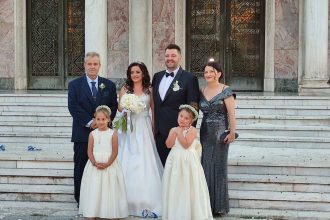 Πάτρα: Τα σκαλιά της εκκλησίας ανέβηκε ο γνωστός ανθοπώλης Κωνσταντίνος Παναγιωτακόπουλος (ΦΩΤΟ)