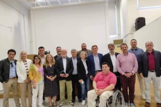 Τα είπαν, τα συμφώνησαν και έβγαλαν και την αναμνηστική φωτογραφία...