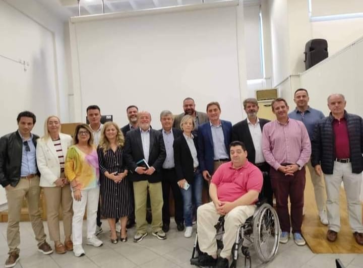 Τα είπαν, τα συμφώνησαν και έβγαλαν και την αναμνηστική φωτογραφία...