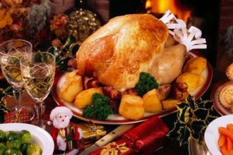 Πρωτοχρονιά: Πώς θα γίνει πιο υγιεινό (και με λιγότερες θερμίδες!) το οικογενειακό τραπέζι